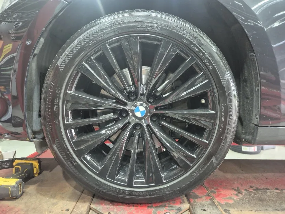 BMW 5GT 휠복원, 유광 블랙 도색 후기