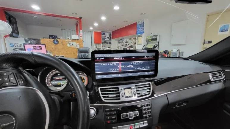 벤츠 E220d 안드로이드 올인원, 순정보다 나은 선택일까?