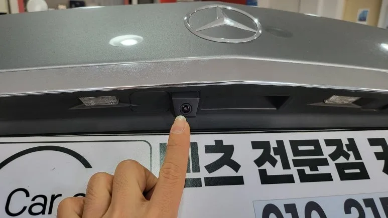 벤츠 E220d 안드로이드 올인원, 순정보다 나은 선택일까?