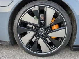 아우디 e-tron GT 휠복원, 비용과 결과 차이