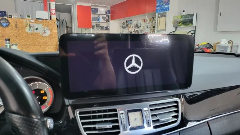 벤츠 E220d 안드로이드 올인원, 순정보다 나은 선택일까?