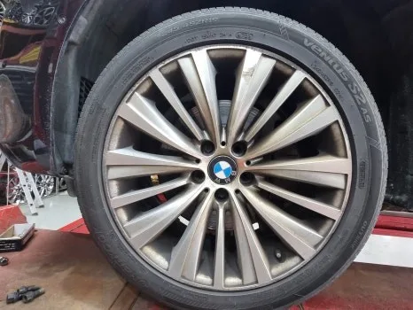 BMW 5GT 휠복원, 유광 블랙 도색 후기