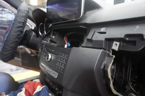 벤츠 E클래스 W212 안드로이드 올인원, 비용은 어떻게 결정될까?