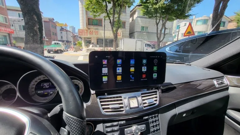 벤츠 E220d 안드로이드 올인원, 순정보다 나은 선택일까?