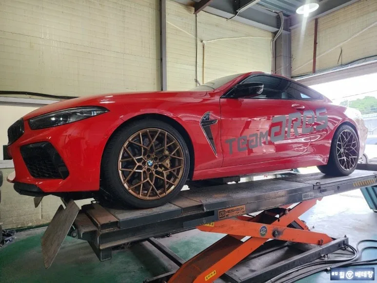 BMW M8 휠 복원, 골드 브론즈 색상 완벽 재현