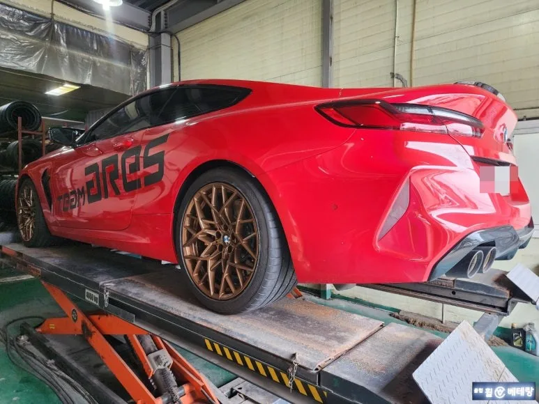 BMW M8 휠 복원, 골드 브론즈 색상 완벽 재현