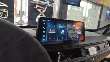 BMW 3시리즈 안드로이드 올인원, 타공 설치 전후 비교