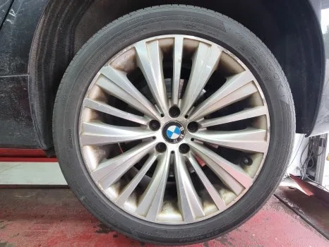 BMW 5GT 휠복원, 유광 블랙 도색 후기