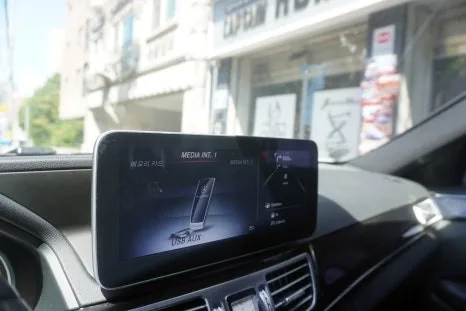 벤츠 E클래스 W212 안드로이드 올인원, 비용은 어떻게 결정될까?