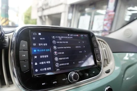 피아트 500C 안드로이드 올인원, 순정 모니터 고장 시 대안은?