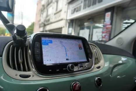 피아트 500C 안드로이드 올인원, 순정 모니터 고장 시 대안은?