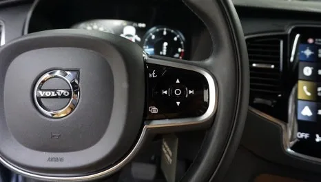 볼보 XC90 안드로이드 올인원, 반쪽 화면 불편함 해결