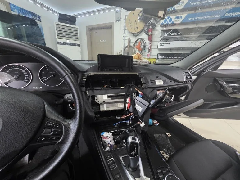 BMW 320D 안드로이드 올인원, 비용 가르는 기준은?