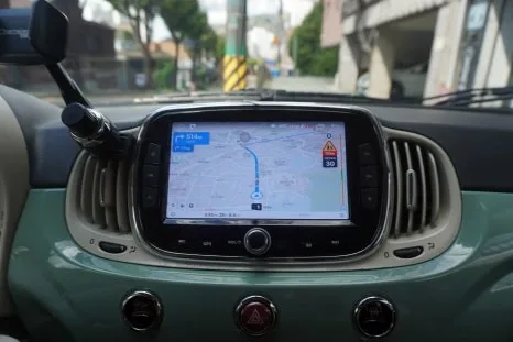 피아트 500C 안드로이드 올인원, 순정 모니터 고장 시 대안은?