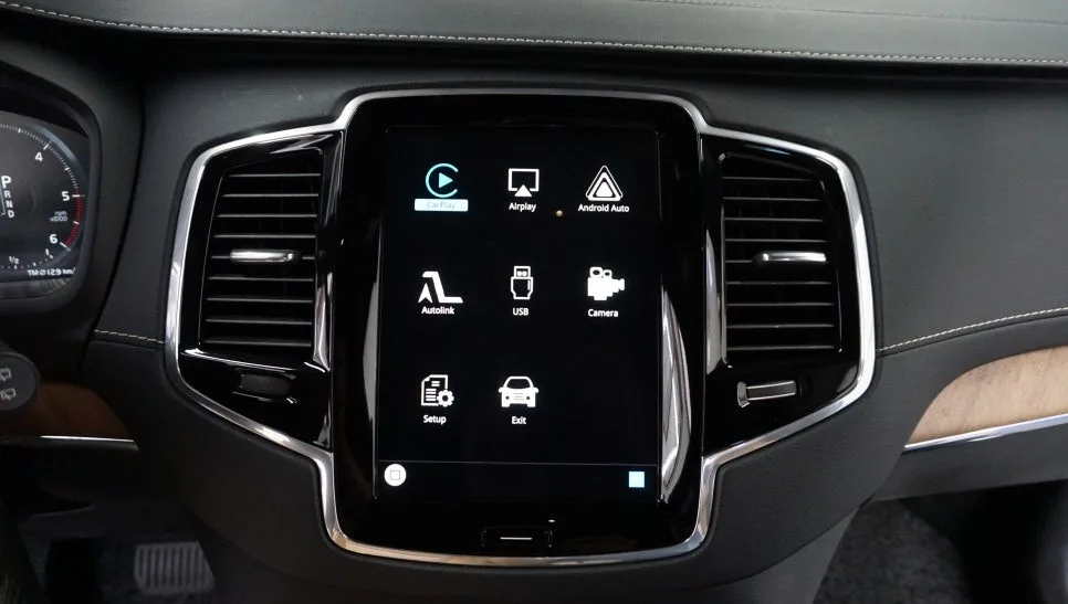 볼보 XC90 안드로이드 올인원, 반쪽 화면 불편함 해결