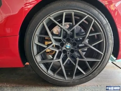BMW M8 휠 복원, 골드 브론즈 색상 완벽 재현