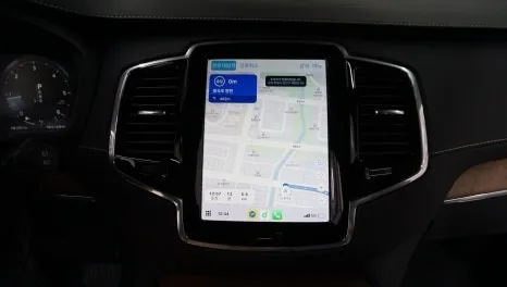 볼보 XC90 안드로이드 올인원, 반쪽 화면 불편함 해결