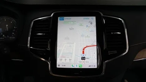 볼보 XC90 안드로이드 올인원, 반쪽 화면 불편함 해결