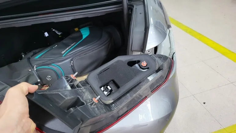 벤츠 E220d 안드로이드 올인원, 순정보다 나은 선택일까?