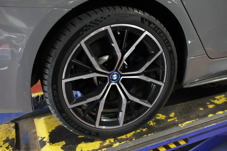 BMW 5 Series wheel repair - BMW 5 Series Wheel Repair & Painting Review photo 3