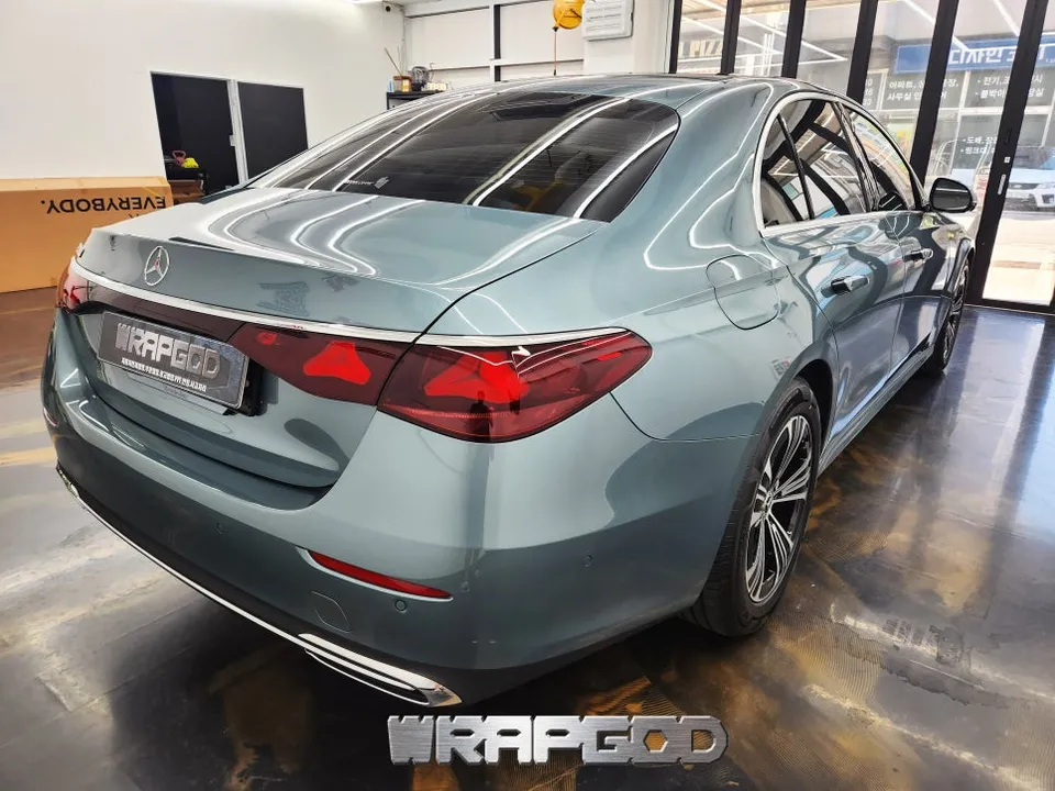 Mercedes-Benz E200のPPF施工事例｜韓国での実例 施工写真 3-2
