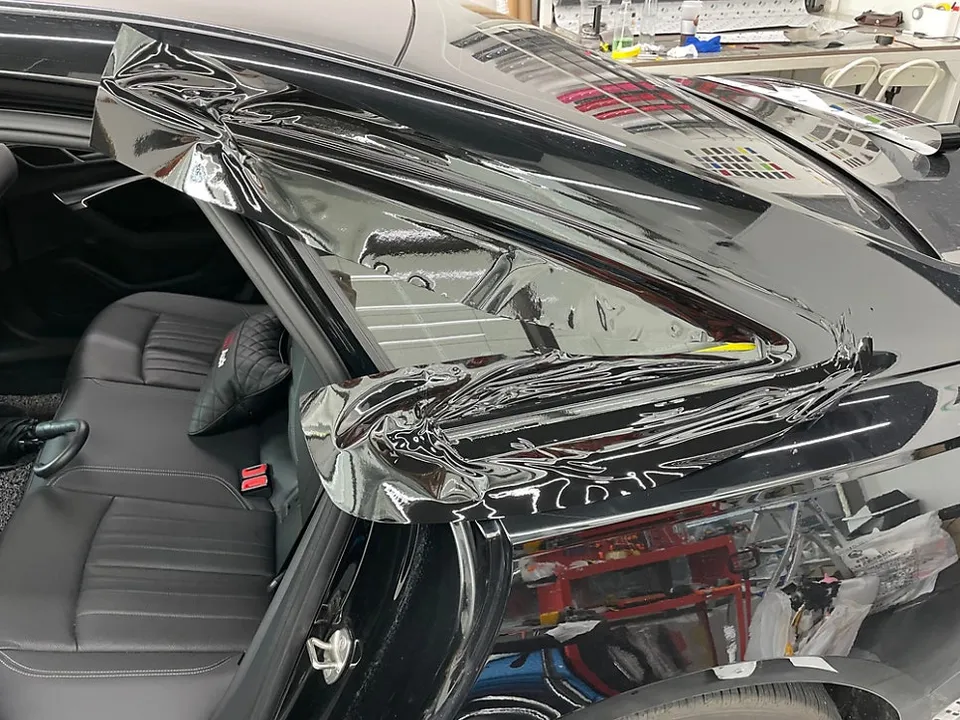 BMW 5 Seriesのカーラッピング事例|費用目安・仕上がり 施工写真 1-2