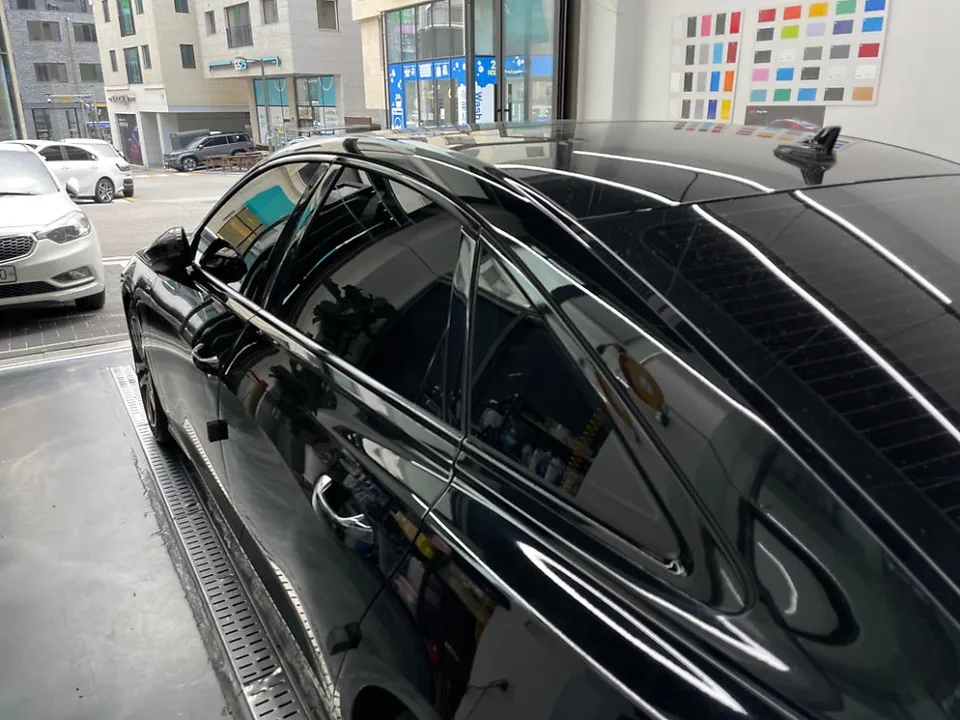 BMW 5 Seriesのカーラッピング事例|費用目安・仕上がり 施工写真 1-3