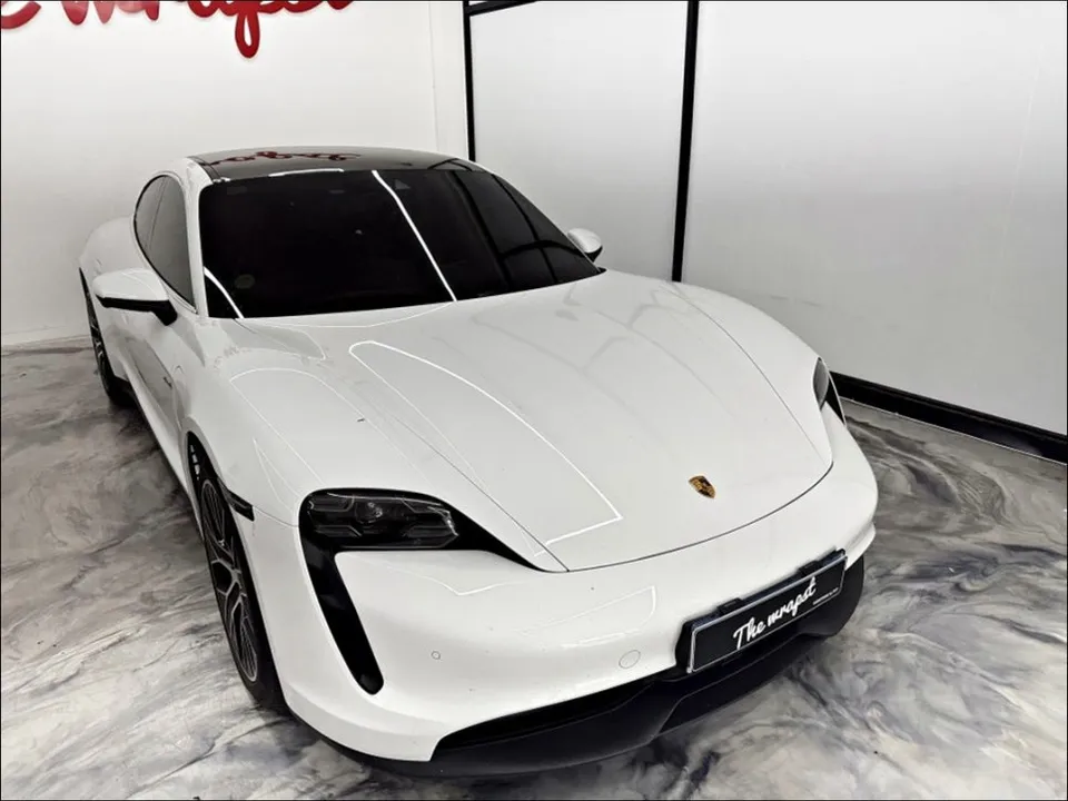 ポルシェ タイカン 4S カーラッピング事例｜カミンレッドの変貌 施工写真 2-1