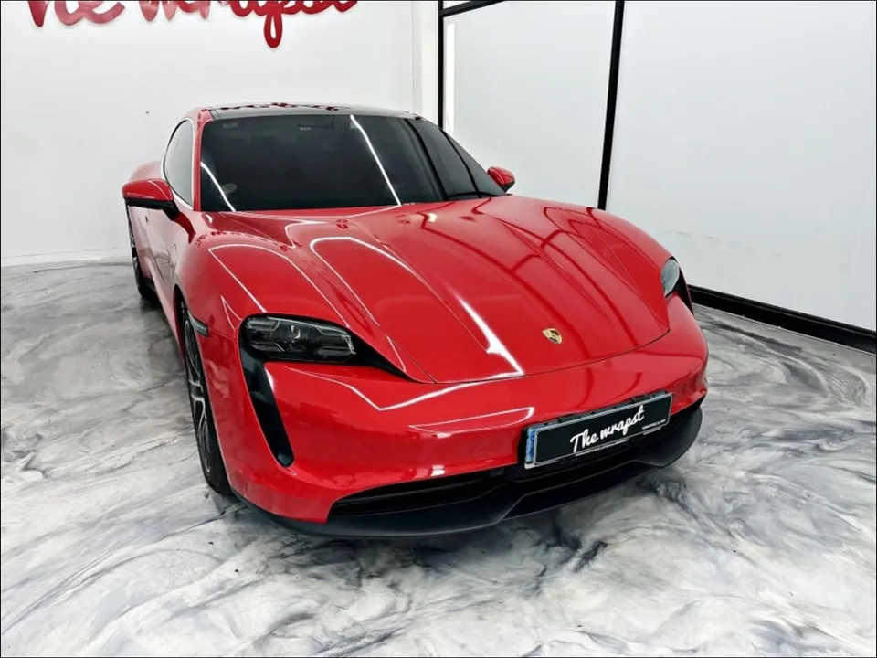 ポルシェ タイカン 4S カーラッピング事例｜カミンレッドの変貌 施工写真 5-1