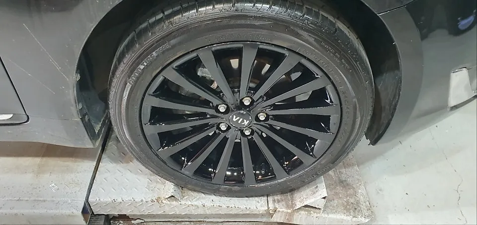 Kia K7 Wheel Repair & Painting Review: Black Gloss Finish