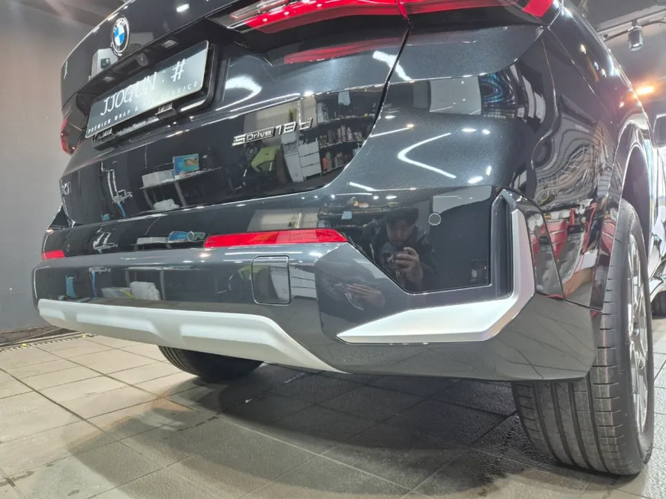 BMW X1のカーラッピング事例|クロームパーツのブラック化 施工写真 1-2