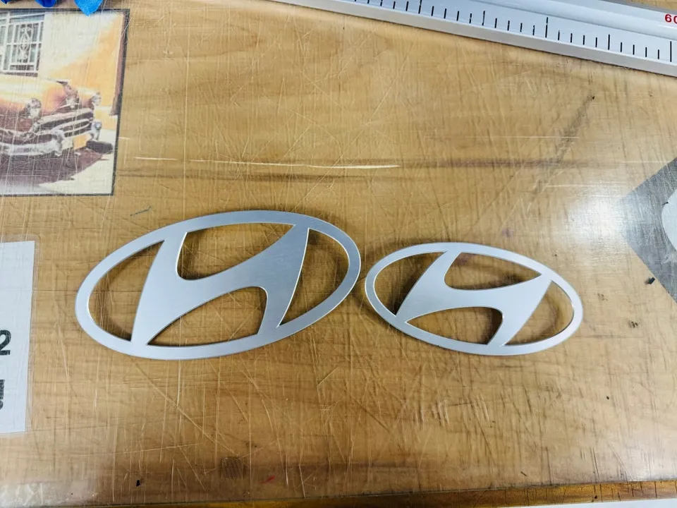 Hyundai Elantraのカーラッピング事例｜費用目安・仕上がり 施工写真 1-3