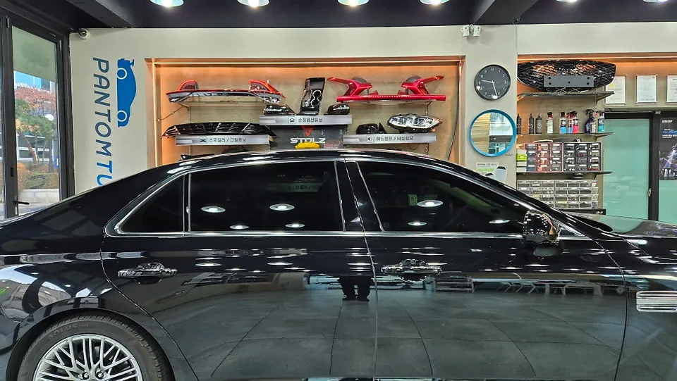 Genesis G90のカーラッピング事例|オールブラック化 施工写真 1-2