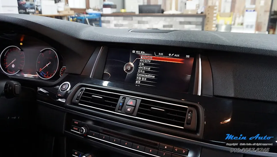BMW 5 Series F10のAndroid Auto・CarPlay取付事例 施工写真 2