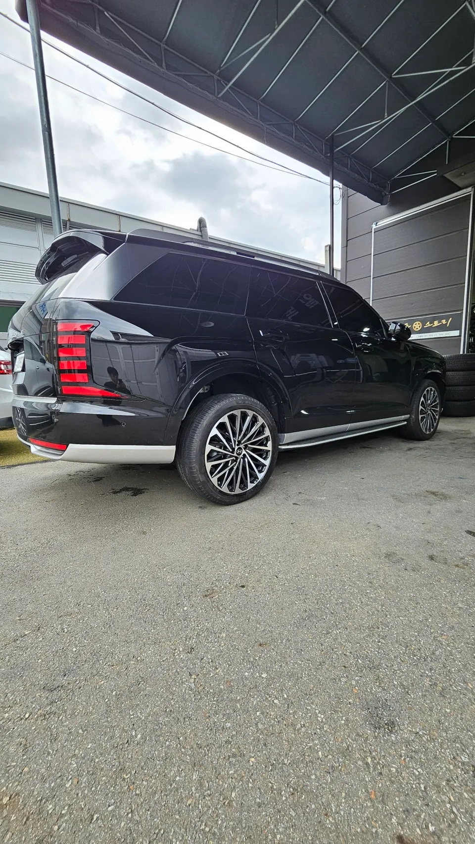 Hyundai Palisadeのホイールリペア・塗装事例 施工写真 4-1