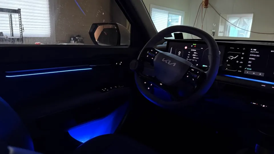 Kia EV9 ambient lighting - Kia EV9 Ambient Lighting Review: Cost & Results photo 3