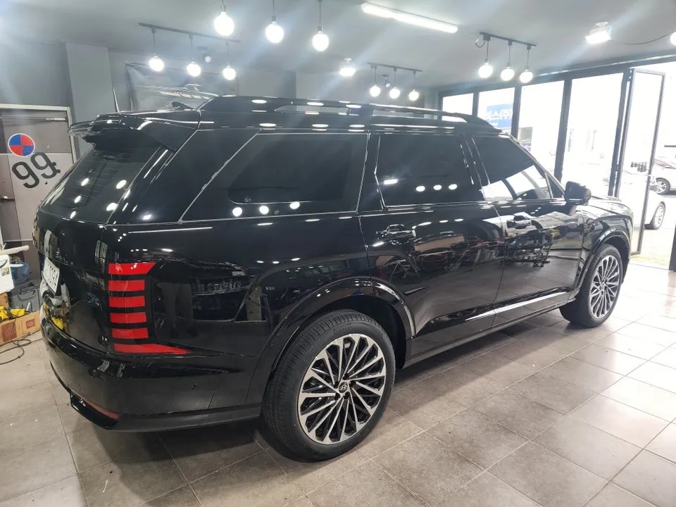 Hyundai Palisadeのカーラッピング事例 施工写真 3-2