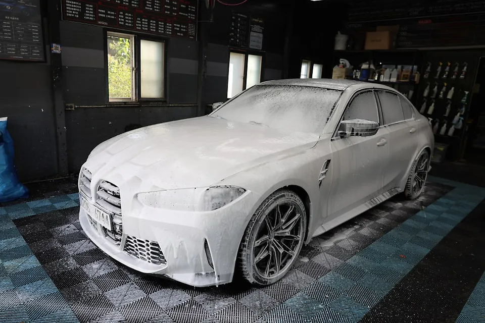BMW M3のガラスコーティング事例|費用目安と仕上がり 施工写真 1-3