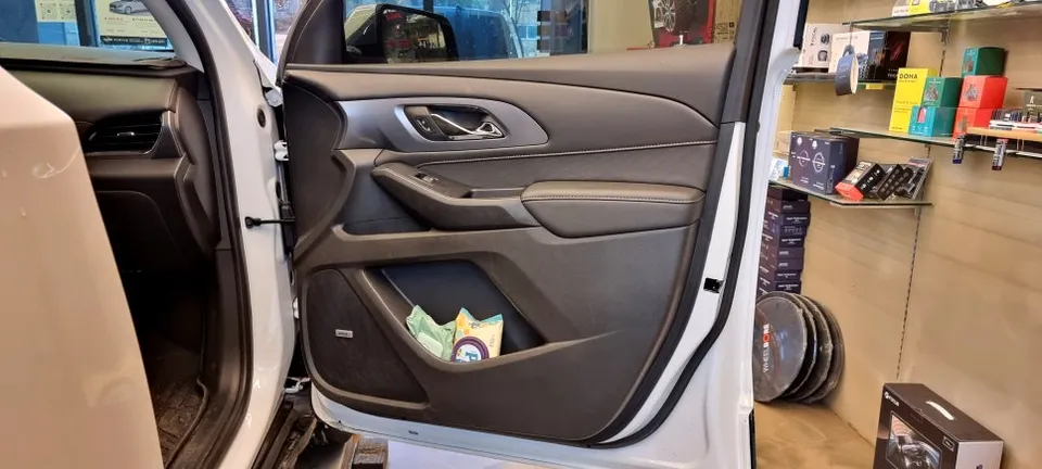 Chevrolet Traverse ambient lighting - Chevrolet Traverse Ambient Lighting Review — Under $400 photo 3