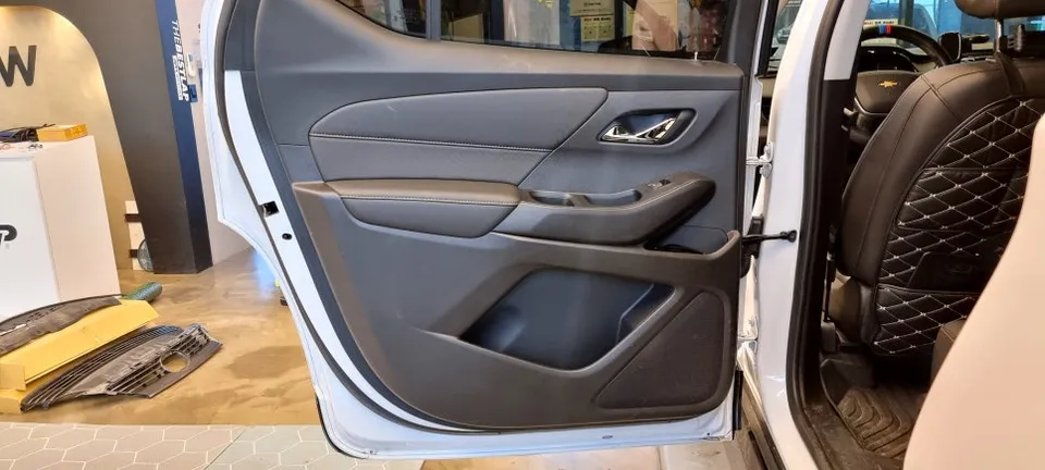 Chevrolet Traverse ambient lighting - Chevrolet Traverse Ambient Lighting Review — Under $400 photo 4