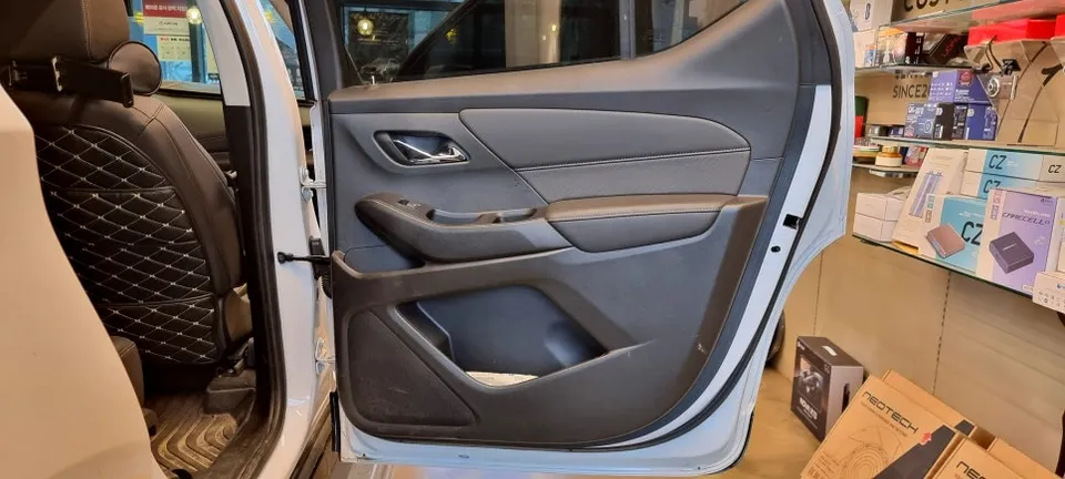 Chevrolet Traverse ambient lighting - Chevrolet Traverse Ambient Lighting Review — Under $400 photo 5