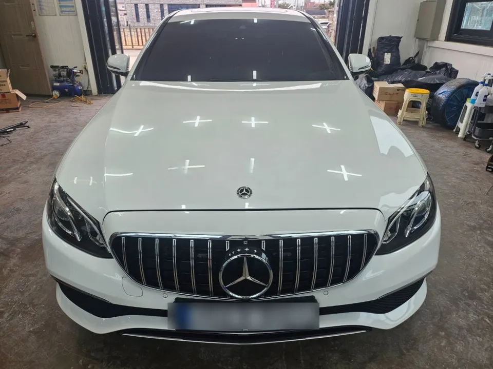 Mercedes-Benz E-Class W213のAndroid Auto・CarPlay取付事例 施工写真 2-1