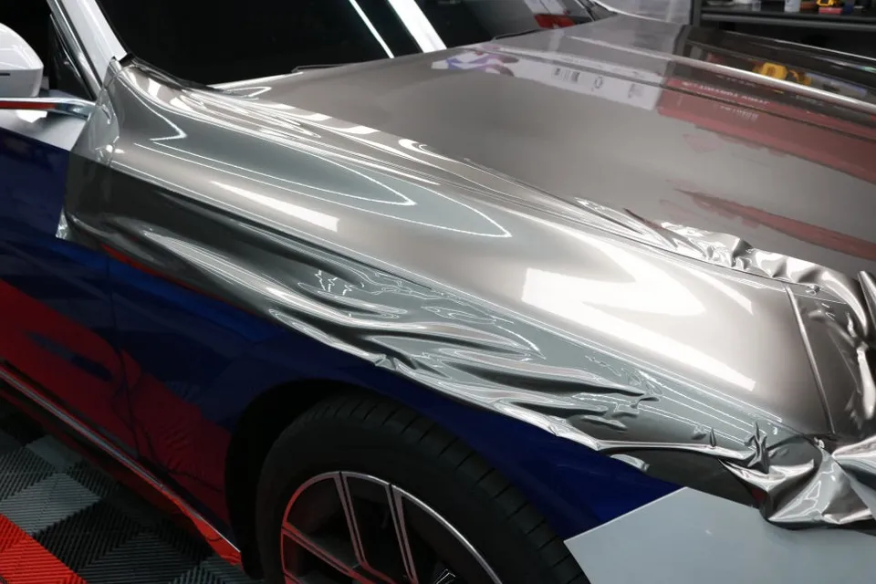 BMW 7 Series G70 vinyl wrap - BMW 7 Series G70 Vinyl Wrap Review: Two-Tone Cost & Results photo 3