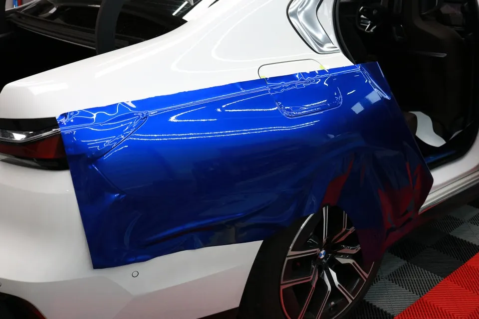 BMW 7 Series G70 vinyl wrap - BMW 7 Series G70 Vinyl Wrap Review: Two-Tone Cost & Results photo 4