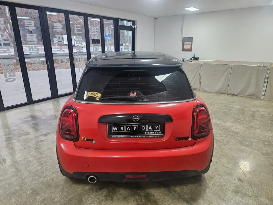 MINI MINI vinyl wrap - MINI Vinyl Wrap Removal Review — Restored to Original Color photo 3
