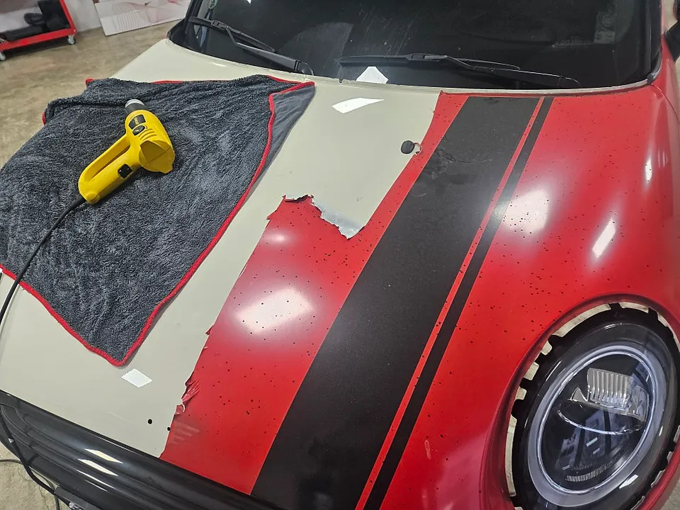 MINI MINI vinyl wrap - MINI Vinyl Wrap Removal Review — Restored to Original Color photo 4