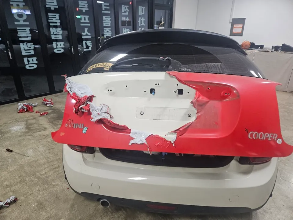 MINI MINI vinyl wrap - MINI Vinyl Wrap Removal Review — Restored to Original Color photo 5