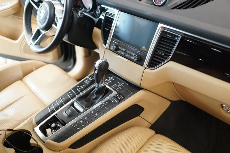 Porsche Macan surround view camera - Porsche Macan Surround View Camera Upgrade Review photo 3