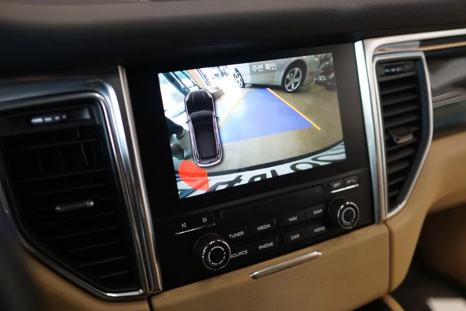 Porsche Macan surround view camera - Porsche Macan Surround View Camera Upgrade Review photo 4