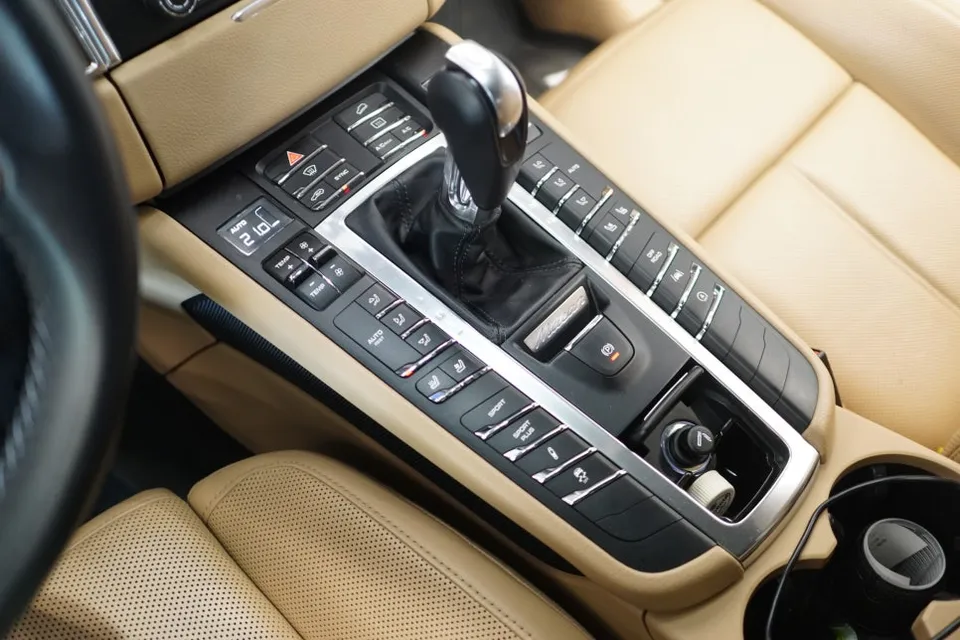 Porsche Macan surround view camera - Porsche Macan Surround View Camera Upgrade Review photo 5